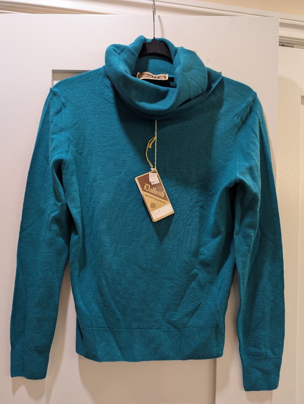 100% Wool NWT TURTLENECK,S